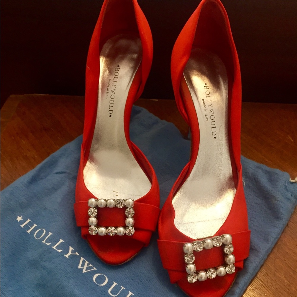 EUC Hollywould Red satin heels